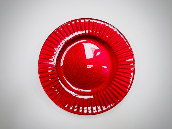 NUBIS skleněný designový kulatý talíř d20 cm dekorovaný červenou metalickou barvou