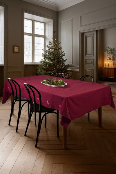Vyšívaný ubrus Christmas Fable Red 270 × 150 cm