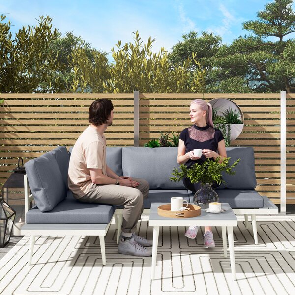 Sada zahradního nábytku Outsunny pro 4 osoby - Odolná balkonová sada s 2-místnou sedačkou, polštáři a ocelovým stolkem pro venkovní posezení na terase