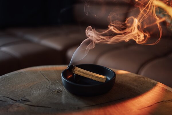VOJA HOME Vykuřovací miska pro palo santo a vonné tyčinky Barva: Černá