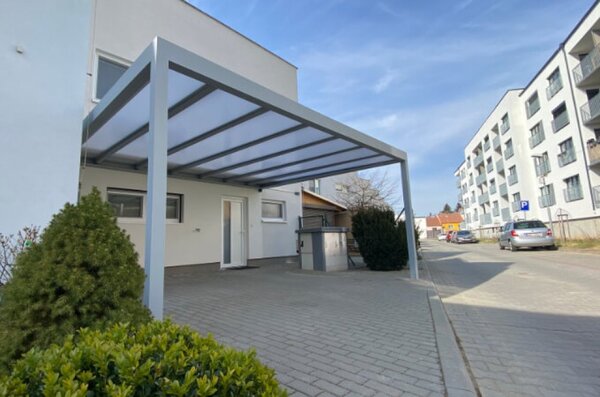 Hliníková pergola s polykarbonátovou střechou 1000x1440