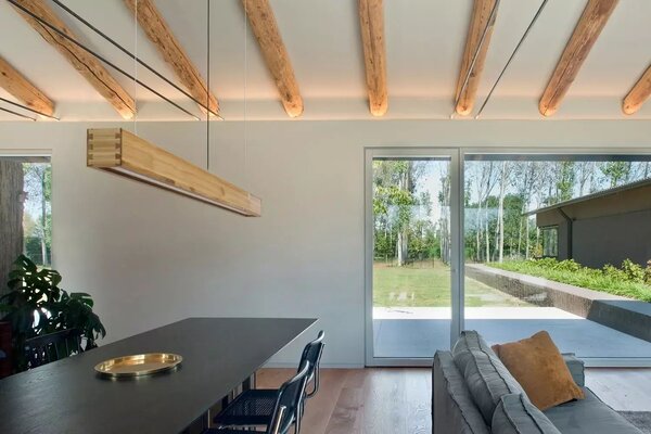 APLED Lineární závěsné LED svítidlo Look Woodline Dub 120cm 36W Barva světla: Teplá bílá 21184