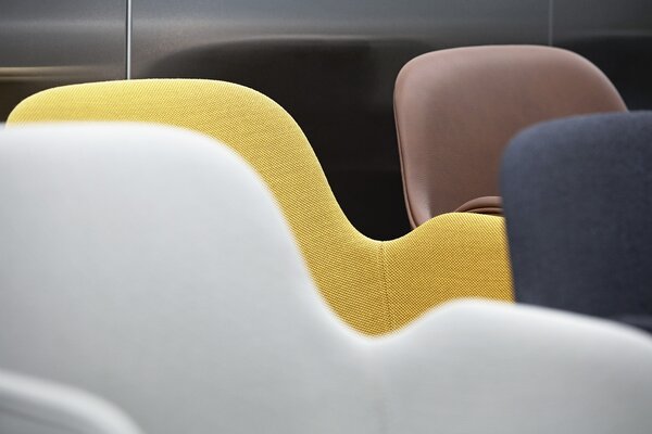 Normann Copenhagen designové židle Form Armchair Steel