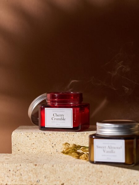 Sinsay - Vonná svíčka Cherry Crumble - světle fialová