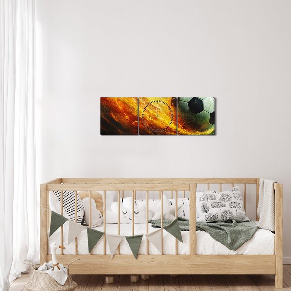 Obraz - Fotbalový míč v letu (s hodinami) (90x30 cm)