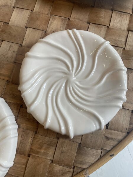Atelier Marée Porcelánový talířek Tides - White ATM103