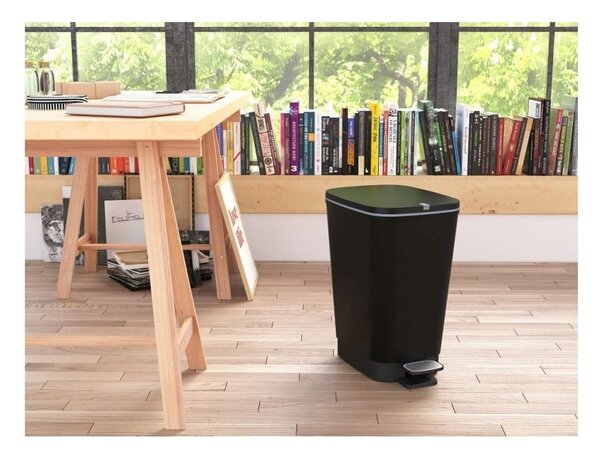 Matně černý nášlapný plastový odpadkový koš 25 l Chic Bin – KIS