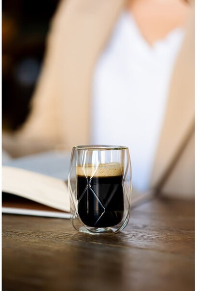 Dvoustěnné hrnky na espresso v sadě 2 ks 100 ml Geo – Vialli Design