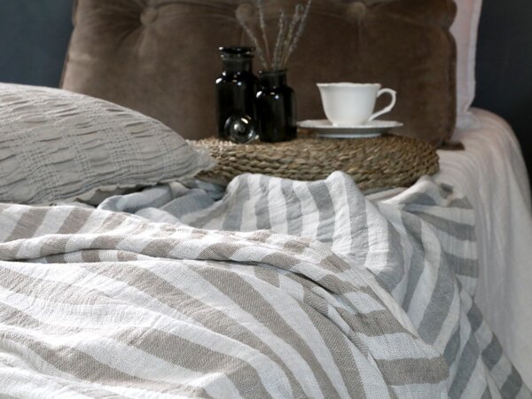 Béžovo - taupe pruhovaný pléd s třásněmi Stripes - 130*170 cm - Chic Antique