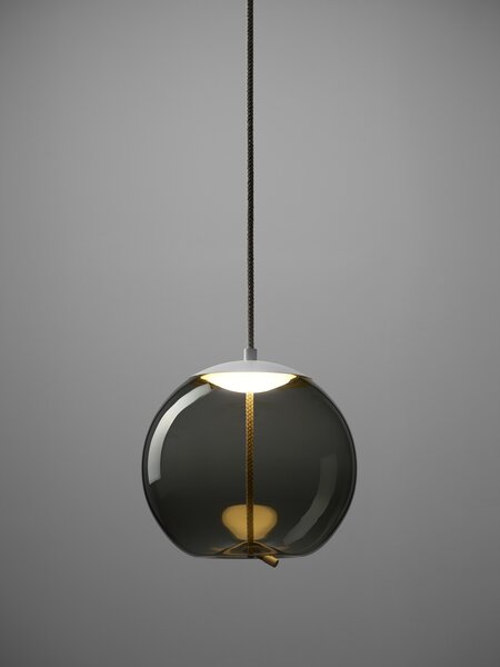 Brokis Designové LED závěsné svítidlo Knot Sfera PC1016 Barva skla: Šedá kouřová - transparentní sklo, Povrchová úprava baldachýnu: Mosaz, Povrch reflektoru: Mosaz
