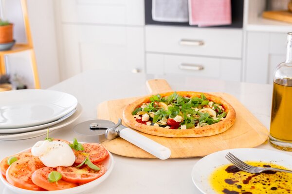 Kráječ na pizzu KitchenAid Classic Collection 23,5 cm bílá KHA113OHPNG