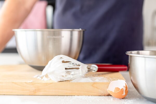Metla balonová KitchenAid Classic Collection 27 cm červená KHA060OHEREG
