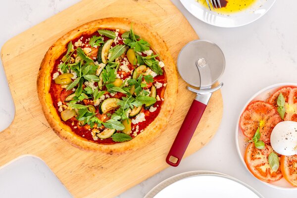 Kráječ na pizzu KitchenAid Classic Collection 23,5 cm červená KHA113OHEREG