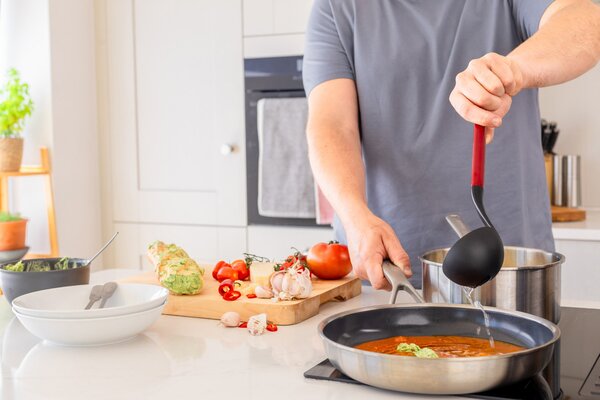 Naběračka KitchenAid Classic Collection 30 cm červená KHA006OHEREG