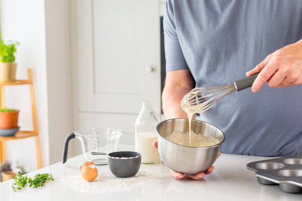 Metla balonová KitchenAid Classic Collection 27 cm šedá KHA060OHCHGG