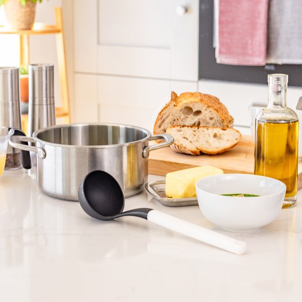 Naběračka KitchenAid Classic Collection 30 cm bílá KHA006OHPNG