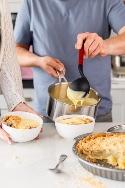 Naběračka KitchenAid Classic Collection 30 cm červená KHA006OHEREG