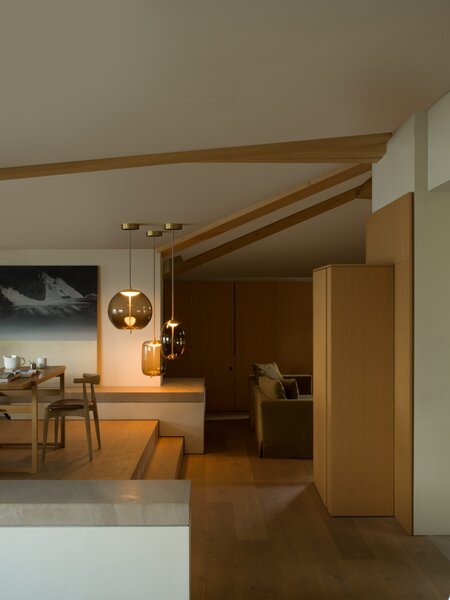 Brokis Designové LED závěsné svítidlo Knot Cilindro PC1019 Barva skla: Šedá kouřová - transparentní sklo, Povrchová úprava baldachýnu: Mosaz, Povrch reflektoru: Mosaz