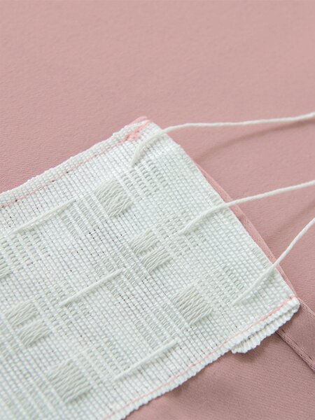 MK Lůžkoviny Blackout závěsy Elias pudrové – 140 × 160 cm (2 ks) - řasící stuha