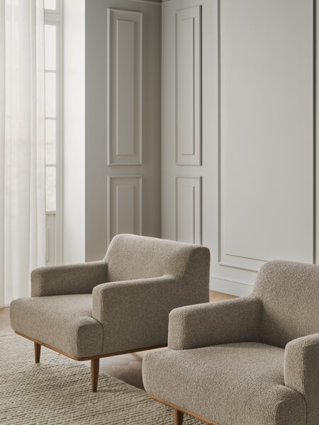 Dover, Čalounění Baize light grey, Podnož Bělený dub Bolia
