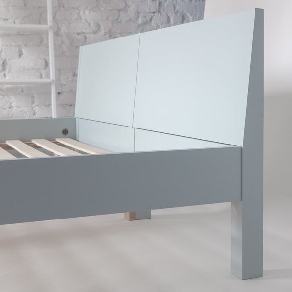 Světle šedá dvoulůžková postel z bukového dřeva s roštem 140x200 cm Dabi – Ragaba