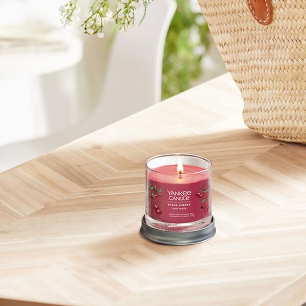 Yankee Candle svíčka Signature tumbler malý Black Cherry
