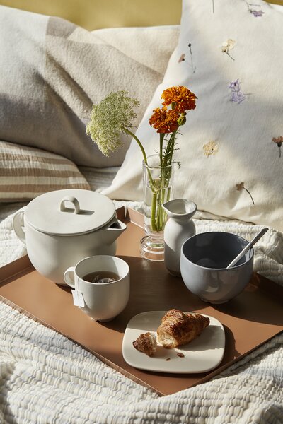 Broste Copenhagen Kovový podnos Erika Brown - Medium BC174