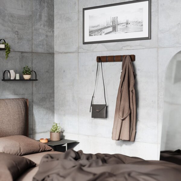 Tmavě hnědý nástěnný věšák z topolového dřeva Flip – Umbra