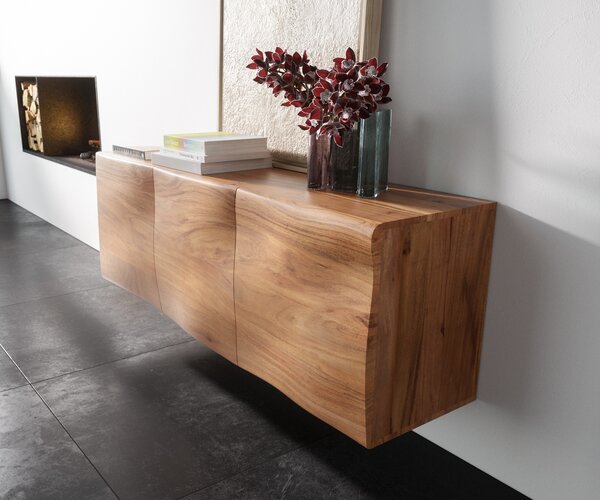 DELIFE Komoda New Live-Edge 145 cm akácie přírodní 3 dvířka závěsná