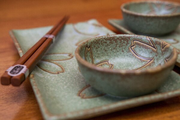 Made in Japan (MIJ) Sushi Set Green with Stylized Flowers 4 ks s hůlkami