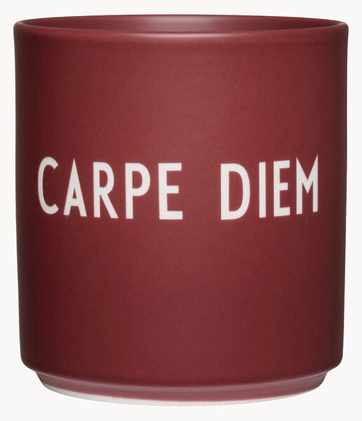 Hrnek's nápisem Favourite Carpe Diem