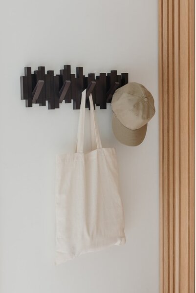 Tmavě hnědý plastový nástěnný věšák Sticks – Umbra