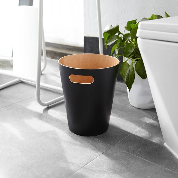 Černý kancelářský odpadkový koš 7,5 l Woodrow – Umbra