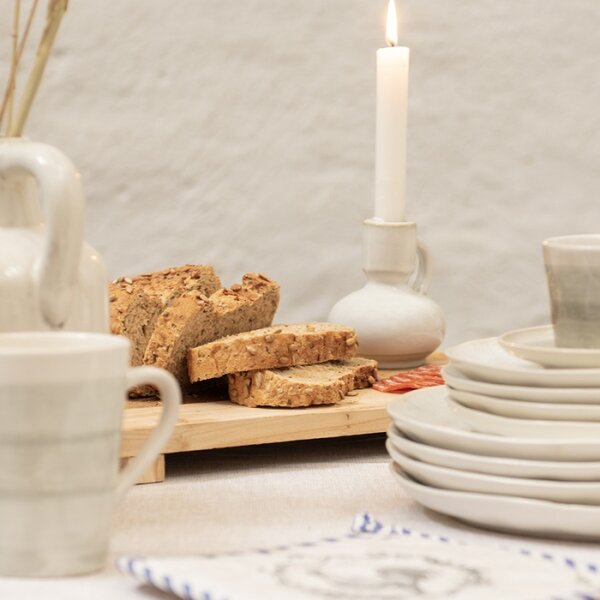 Béžový porcelánový svícen na úzkou svíčku Gerjen – 12x10x14 cm