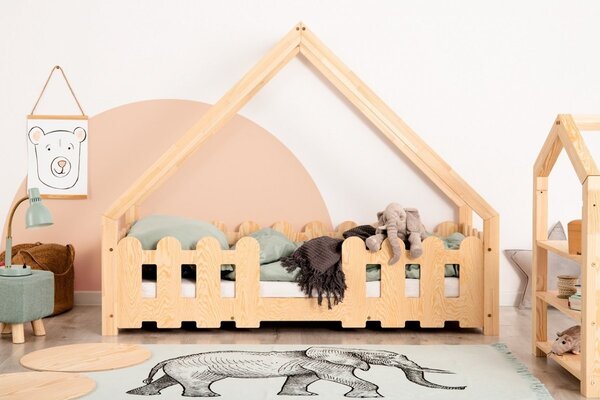 Domečková patrová dětská postel z masivního dřeva 90x200 cm v přírodní barvě Mila DMP Rozměr: 70x160 cm