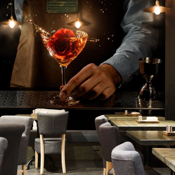 Malvis ® Tapeta Close-up barman s drinkem Vel. (šířka x výška): 144 x 105 cm