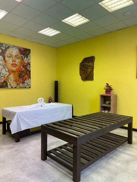 Masivní dřevěný masážní stůl 200×90 cm, výška 65 cm