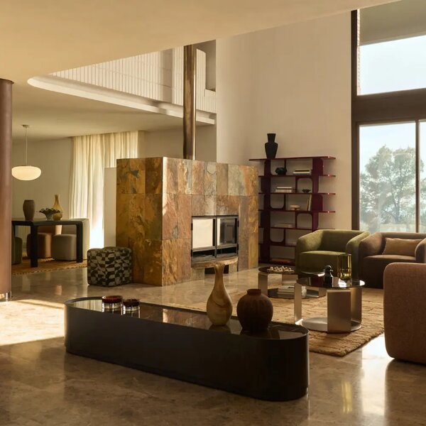 Kave Home Lesklý červený lakovaný regál Aduma 188 x 160 cm