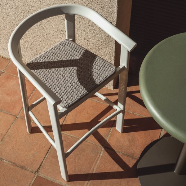 Kave Home Krémová zahradní barová židle s výpletem Erice 75 cm