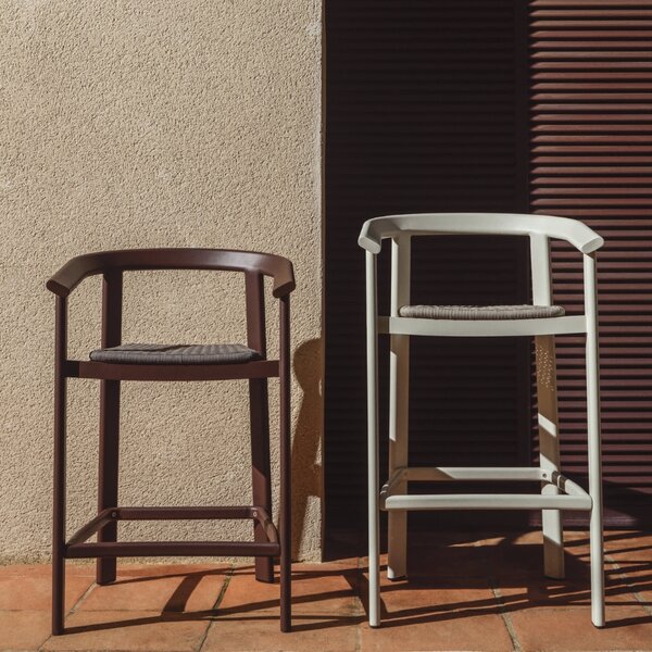 Kave Home Hnědá zahradní barová židle s výpletem Erice 65 cm