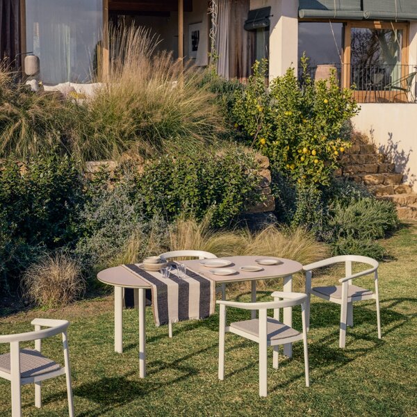 Kave Home Krémový zahradní stůl Erice 230 x 100 cm se skleněnou deskou