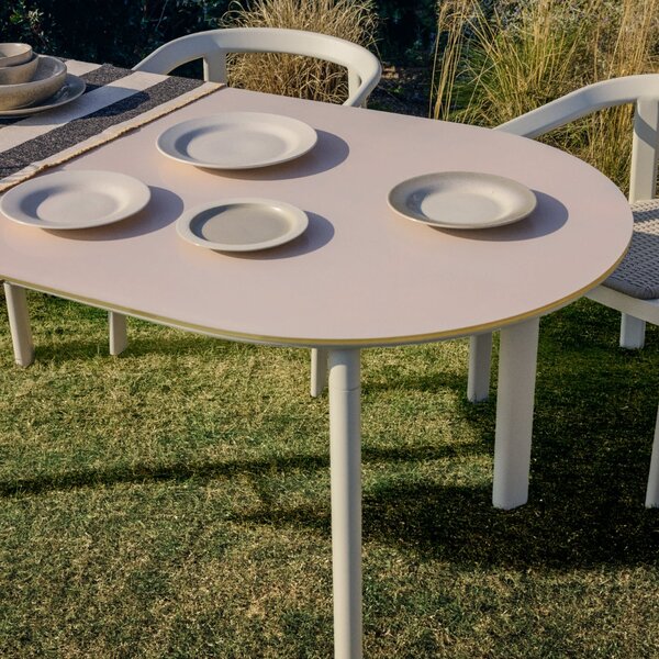 Kave Home Krémový zahradní stůl Erice 230 x 100 cm se skleněnou deskou