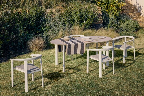 Kave Home Krémový zahradní stůl Erice 230 x 100 cm se skleněnou deskou