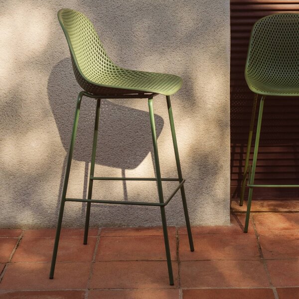 Kave Home Zelená plastová barová židle Quinby 75 cm