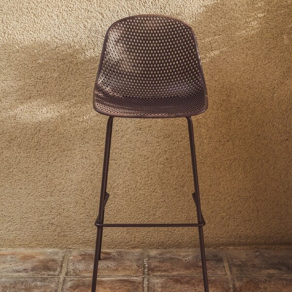Kave Home Hnědá plastová barová židle Quinby 75 cm