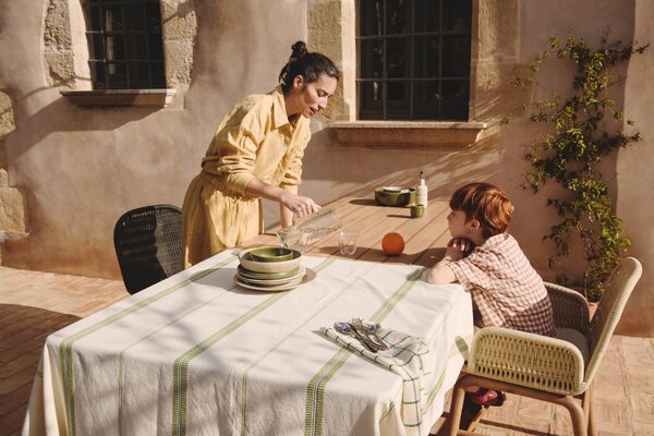 Kave Home Dřevěný zahradní stůl Sori 240 x 100 cm