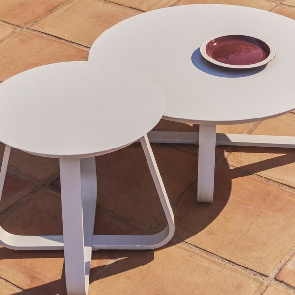 Kave Home Krémový zahradní stolek Tamaris Ø 48 cm