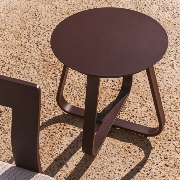 Kave Home Hnědý zahradní stolek Tamaris Ø 48 cm