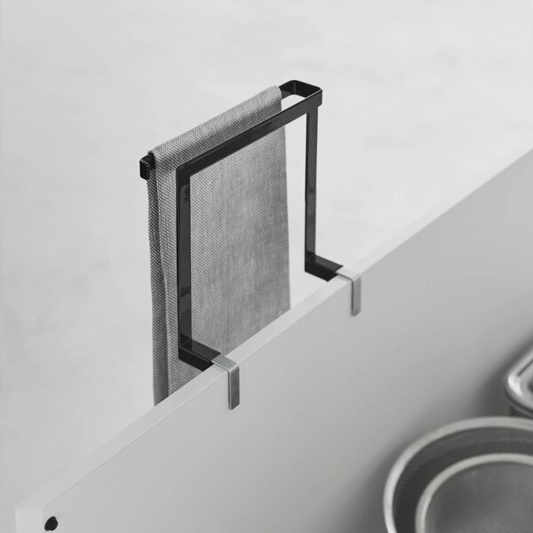 Černý kovový závěsný držák na utěrky Yamazaki Tower 20 cm