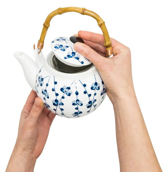 Porcelánová konvice Třešňové květy, 700 ml, bílá, motiv sakury, bambusové ucho, nerezové sítko
